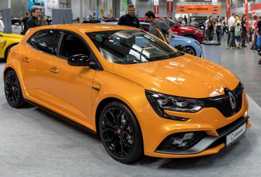  Cracow, Polonya-Mayıs 18, 2019: Renault Megane Cracow Polonya Moto Show 'da gösterilir. Katılımcı otomotiv endüstrisinin en ilginç yönlerini sunlar