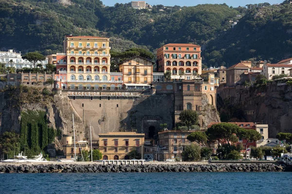 Sorrento Italien Juni 2017 Stadt Sorrento Vom Wasser Aus Gesehen — Stockfoto