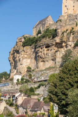 Beynac et Cazenac, Fransa - 4 Eylül 2018: Ortaçağ Beynac et Cazenac köyü, Dordogne bölgesi, Fransa