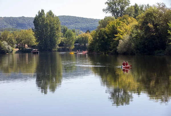 ビニャック カゼナック ドードーニュ フランス 2018年9月4日 フランス語でガバルと呼ばれるカヌーや観光船は フランスのアクィタイン州ラ ロック ガガーックのドードーニュ川で — ストック写真