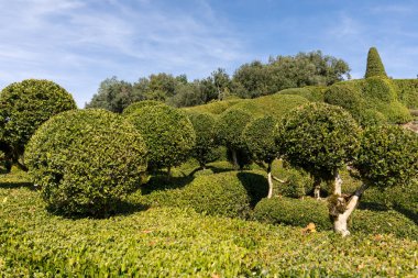 Dordogne, Fransa - 3 Eylül 2018: Jardins de Marqueyssac Fransa'nın Dordogne bölgedeki bahçelerde budama sanatı