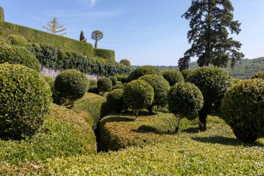 Dordogne, Fransa - 3 Eylül 2018: Jardins de Marqueyssac Fransa'nın Dordogne bölgedeki bahçelerde budama sanatı