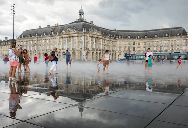 Bordeaux Francia Settembre 2018 Effetto Nebbia Allo Specchio Water Fronte — Foto Stock