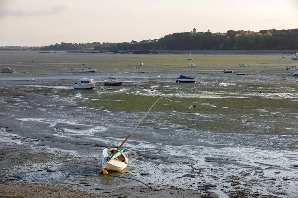 Bateaux Sur Terre Ferme Plage Marée Basse Cancale Célèbre Ville — Photo