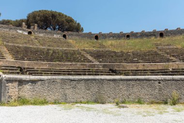 Pompei, İtalya - 15 Haziran 2017: En eski hayatta kalan Roma amfi Antik şehir Pompei, İtalya içinde. Pompei'nin yok ve ash ile 79 reklam Vesuvius patlama sonra gömülü