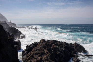 Madeira Adası, Porto Moniz 'deki sahil şeridi. Portekiz