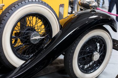  Cracow, Polonya-Mayıs 18, 2019: Rolls-Royce Convertible at Moto Show Krakow. 1929-36 yılında üretilmektedir. Belki de dünyadaki tek araba. Ingiltere 'de, Cabrio için Avustralya 'da Rolls-Royce fabrikasında dönüştürülmüş bir limuzin olarak üretilmiştir.