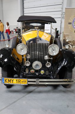  Cracow, Polonya-Mayıs 18, 2019: Rolls-Royce Convertible at Moto Show Krakow. 1929-36 yılında üretilmektedir. Belki de dünyadaki tek araba. Ingiltere 'de, Cabrio için Avustralya 'da Rolls-Royce fabrikasında dönüştürülmüş bir limuzin olarak üretilmiştir.