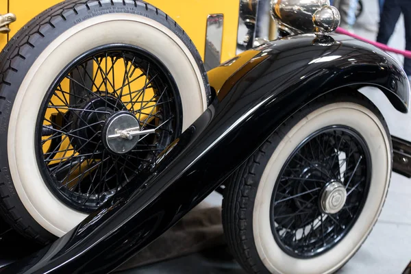クラクフ ポーランド 2019 クラクフのモトショーでのロールスロイスコンバーチブル 1929 年生産 おそらく 世界で唯一のそのような車 英国で製造されたリムジンとしてオーストラリアのロールス ロイス工場で改造 — ストック写真