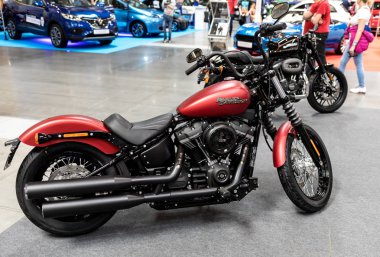  Cracow, Polonya-Mayıs 18, 2019: Harley Davidson motosiklet Krakow Moto Show 'da gösterilir. Polonya. Katılımcı otomotiv endüstrisinin en ilginç yönlerini sunlar