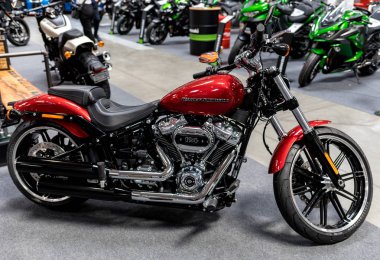  Cracow, Polonya-Mayıs 18, 2019: Harley Davidson motosiklet Krakow Moto Show 'da gösterilir. Polonya. Katılımcı otomotiv endüstrisinin en ilginç yönlerini sunlar