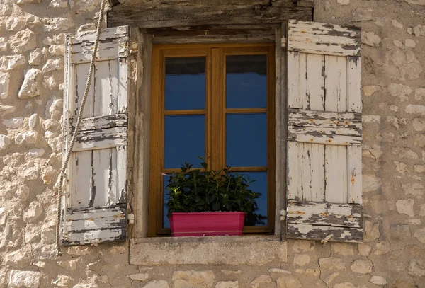 Eski Taş Ahşap Kepenkleri Provence Fransa — Stok fotoğraf
