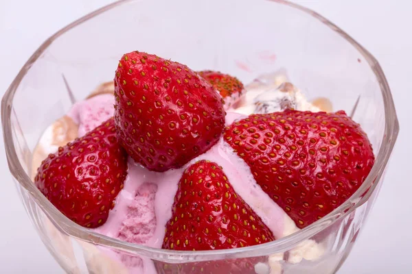 Ice Cream Fresh Ripe Strawberries Isolated White Background — Stock Photo, Image