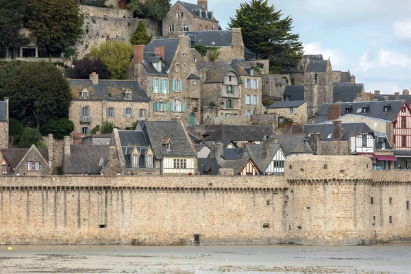 Mont Saint Michel Średniowieczne Opactwo Ufortyfikowane Wieś Wyspa Pływowa Normandii — Zdjęcie stockowe
