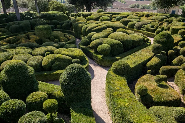 フランスのドルドーニュ地方のジャルダン マルケイ サック城の庭園でドルドーニュ フランス 2018 トピアリー — ストック写真