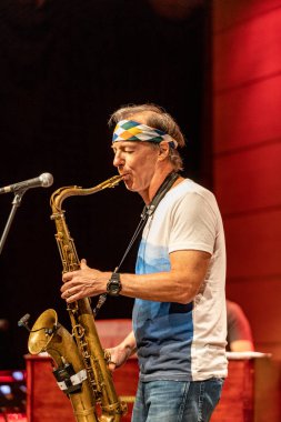 Cracow, Polonya - 9 Temmuz 2019: Bill Evans ve Spy Killers Krakow Yaz Caz Festivali'nde Manggha Japon Sanat ve Teknoloji Müzesi'nde sahnede. Polonya
