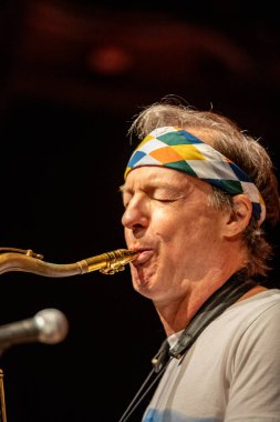 Cracow, Polonya - 9 Temmuz 2019: Bill Evans ve Spy Killers Krakow Yaz Caz Festivali'nde Manggha Japon Sanat ve Teknoloji Müzesi'nde sahnede. Polonya