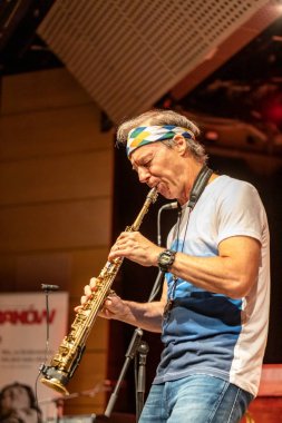 Cracow, Polonya - 9 Temmuz 2019: Bill Evans ve Spy Killers Krakow Yaz Caz Festivali'nde Manggha Japon Sanat ve Teknoloji Müzesi'nde sahnede. Polonya