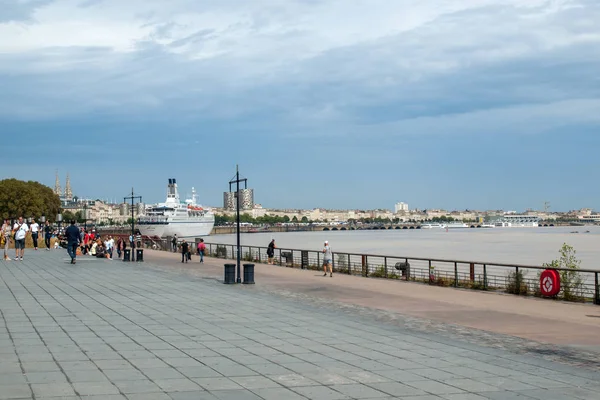 Bordeaux Frankreich September 2018 Menschen Einem Sonntag Auf Dem Quai — Stockfoto