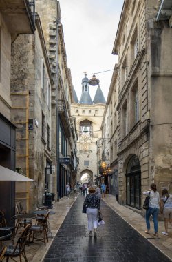 Bordeaux, Fransa - 9 Eylül 2018: La Grosse Cloche (büyük bell15th yüzyıl), Ortaçağ duvarları ikinci kalan kapısı. Bordeaux, Gironde bölümü, Fransa