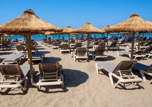 Malia Creta Grecia Giugno 2019 Lettini Spiaggia Malia Creta Grecia — Foto Stock