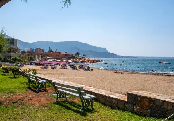 Малья Крит Греция Июля 2019 Года Люди Отдыхают Солнечный День — стоковое фото