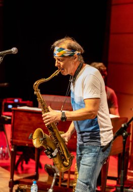 Cracow, Polonya - 9 Temmuz 2019: Bill Evans ve Spy Killers Krakow Yaz Caz Festivali'nde Manggha Japon Sanat ve Teknoloji Müzesi'nde sahnede. Polonya