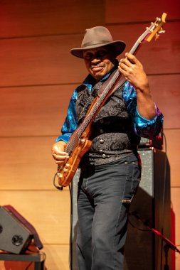 Cracow, Polonya - 9 Temmuz 2019: Bill Evans ve Spy Killers Krakow Yaz Caz Festivali'nde Manggha Japon Sanat ve Teknoloji Müzesi'nde sahnede. Polonya