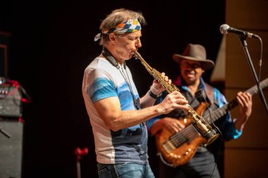 Cracow, Polonya - 9 Temmuz 2019: Bill Evans ve Spy Killers Krakow Yaz Caz Festivali'nde Manggha Japon Sanat ve Teknoloji Müzesi'nde sahnede. Polonya