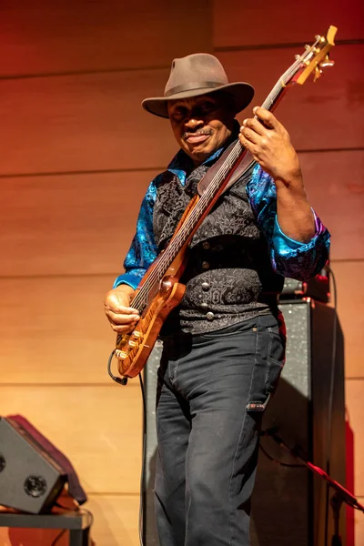 Cracow, Polonya - 9 Temmuz 2019: Bill Evans ve Spy Killers Krakow Yaz Caz Festivali'nde Manggha Japon Sanat ve Teknoloji Müzesi'nde sahnede. Polonya