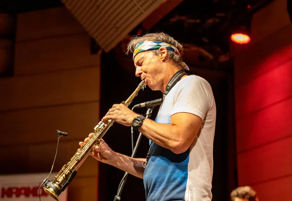 Cracow, Polonya - 9 Temmuz 2019: Bill Evans ve Spy Killers Krakow Yaz Caz Festivali'nde Manggha Japon Sanat ve Teknoloji Müzesi'nde sahnede. Polonya