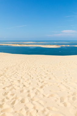 Avrupa 'nın en uzun kum tepeciği olan Pilat Kumulundan bir görüntü. La Teste-de-Buch, Arcachon Körfezi, Aquitaine, Fransa 
