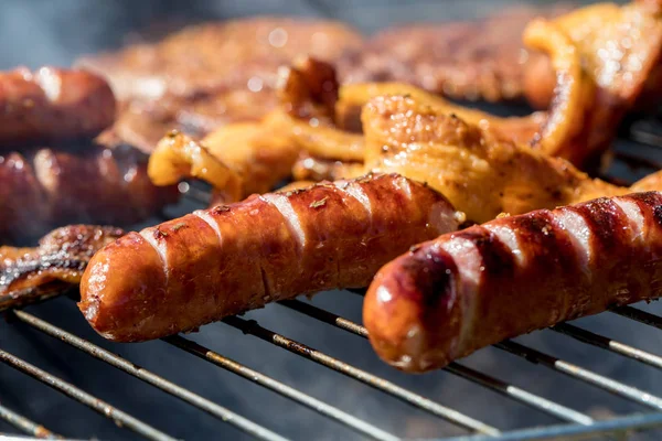 Embutidos Carne Parrilla Malsanos Pero Sabrosos —  Fotos de Stock