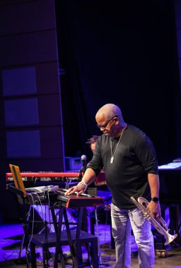 Cracow, Polonya - 17 Temmuz 2019: Terence Blanchard ve E-Kolektif Krakow Yaz Caz Festivali'nde Manggha Japon Sanat ve Teknoloji Müzesi'nde sahnede. Polonya