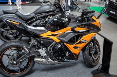  Cracow, Polonya-Mayıs 18, 2019: Kawasaki motosiklet Krakow Moto Show 'da görüntülenir. Polonya. Katılımcı otomotiv endüstrisinin en ilginç yönlerini sunlar
