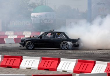 Cracow, Polonya - 18 Mayıs 2019: Drift araba Cracow Moto Show 5 baskısında eylem. Polonya. 