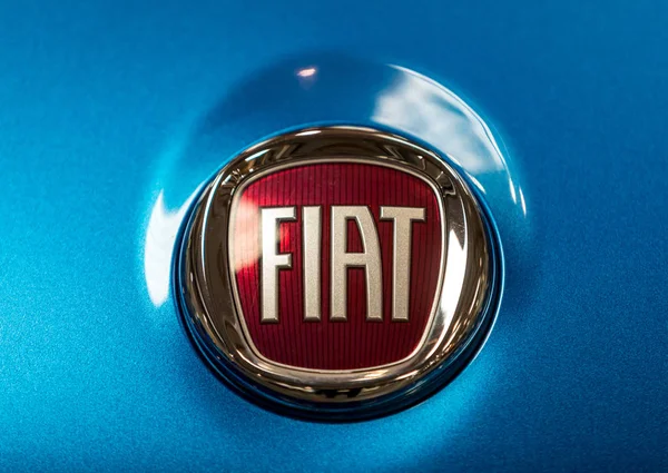 Cracovie Pologne Mai 2019 Logo Fiat Métalique Gros Plan Sur — Photo