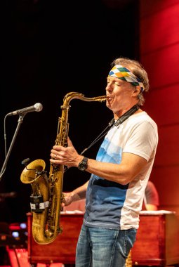 Cracow, Polonya - 9 Temmuz 2019: Bill Evans ve Spy Killers Krakow Yaz Caz Festivali'nde Manggha Japon Sanat ve Teknoloji Müzesi'nde sahnede. Polonya