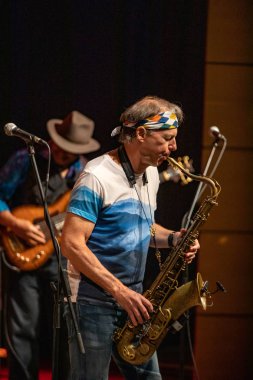 Cracow, Polonya - 9 Temmuz 2019: Bill Evans ve Spy Killers Krakow Yaz Caz Festivali'nde Manggha Japon Sanat ve Teknoloji Müzesi'nde sahnede. Polonya