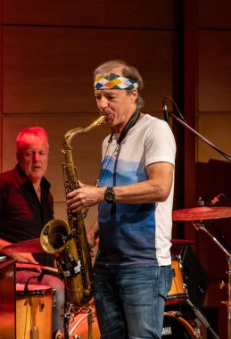 Cracow, Polonya - 9 Temmuz 2019: Bill Evans ve Spy Killers Krakow Yaz Caz Festivali'nde Manggha Japon Sanat ve Teknoloji Müzesi'nde sahnede. Polonya