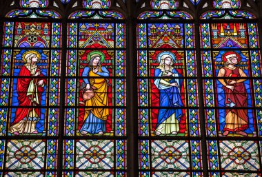 Troyes, Fransa - 31 Ağustos 2018: Renkli vitray pencereler içinde Basilique Saint-Urbain, Troyes, Frangı 13. yüzyıl Gotik Kilisesi