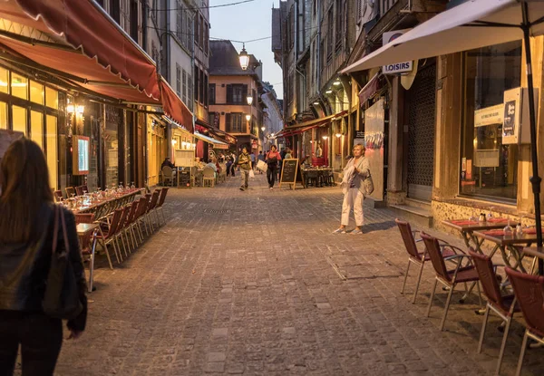 Troyes France August 2018 Τουρίστες Εξερευνούν Τους Δρόμους Της Μεσαιωνικής — Φωτογραφία Αρχείου