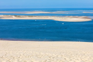 Avrupa 'nın en uzun kum tepeciği olan Pilat Kumulundan bir görüntü. La Teste-de-Buch, Arcachon Körfezi, Aquitaine, Fransa 