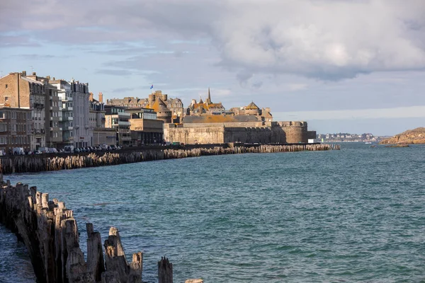 Вид Волнорез Старый Город Сен Мало Brittany France — стоковое фото