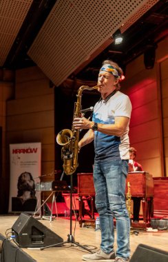 Cracow, Polonya - 9 Temmuz 2019: Bill Evans ve Spy Killers Krakow Yaz Caz Festivali'nde Manggha Japon Sanat ve Teknoloji Müzesi'nde sahnede. Polonya