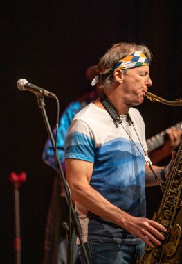 Cracow, Polonya - 9 Temmuz 2019: Bill Evans ve Spy Killers Krakow Yaz Caz Festivali'nde Manggha Japon Sanat ve Teknoloji Müzesi'nde sahnede. Polonya