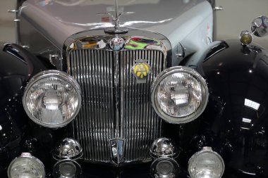 Cracow; Polonya - 18 Mayıs; 2019: Triumph 2000 Roadster Krakow Moto Show'da. 1949 y yılında üretilen.