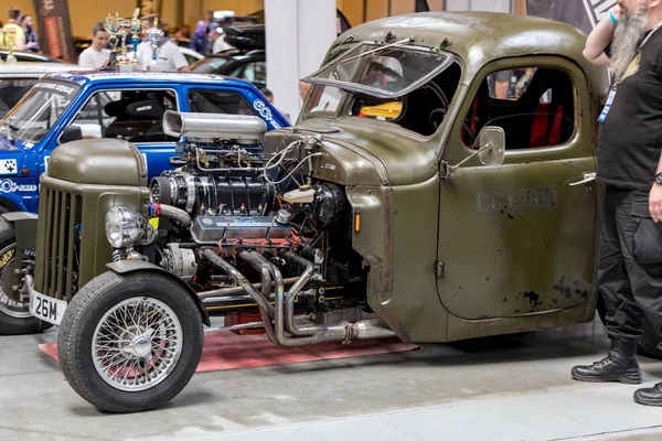  Cracow, Polonya - 18 Mayıs 2019: Moskova'da Zil tarafından üretilen Bir Sovyet/Rus kamyonu, Cracow Polonya'daki Moto Show'da görüntülendi. 