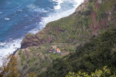 Arco De Sao Jorge kuzey kıyısında Madeira Miradouro Beira da Quinta, Madeira, Portekiz görülen.