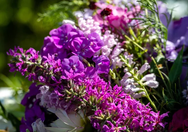 Floristisk Bukett Blommor Örter Och Frukter Som Symbol För Sommaren — Stockfoto